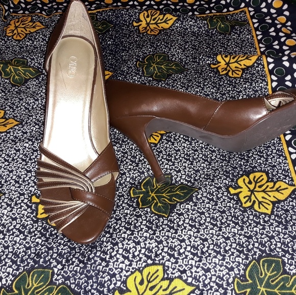 Shoes - Picture 3 of 3